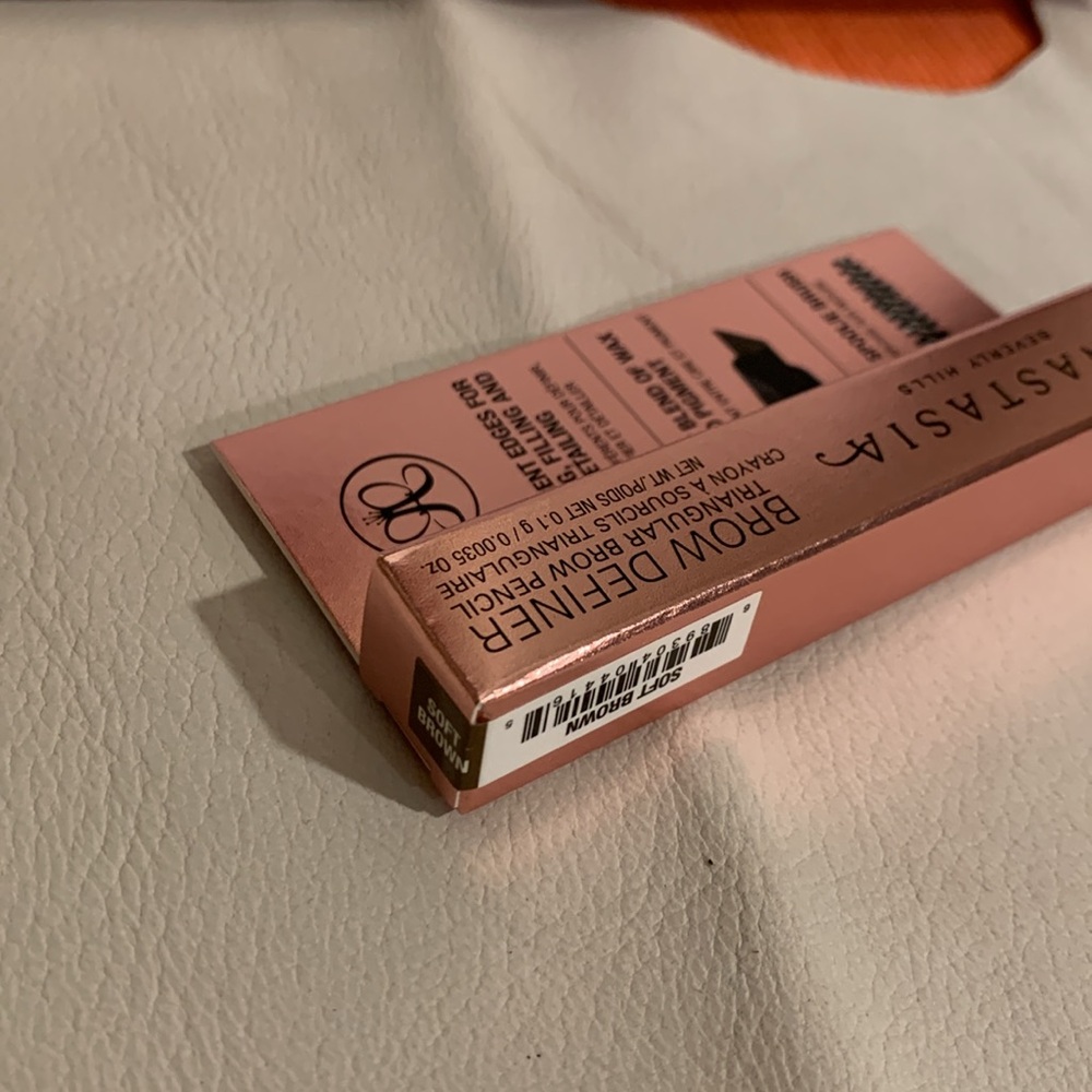 Anastasia Beverlyly Hills Brow Definer - Picture 3 of 6